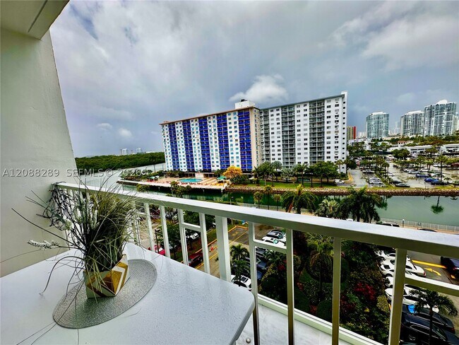 Photo - 500 Bayview Dr Unit 717