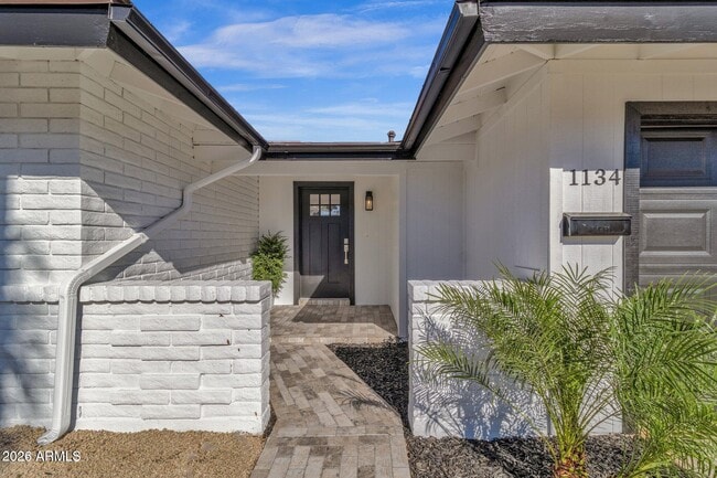 1134 E Loyola Dr