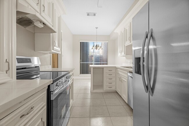 Photo - 304 E Adoue St