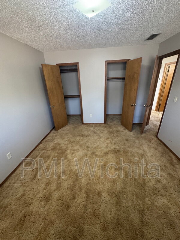 Photo - 206 N Osage Rd