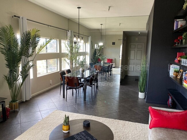 Photo - 3606 First Ave. Unidad 404