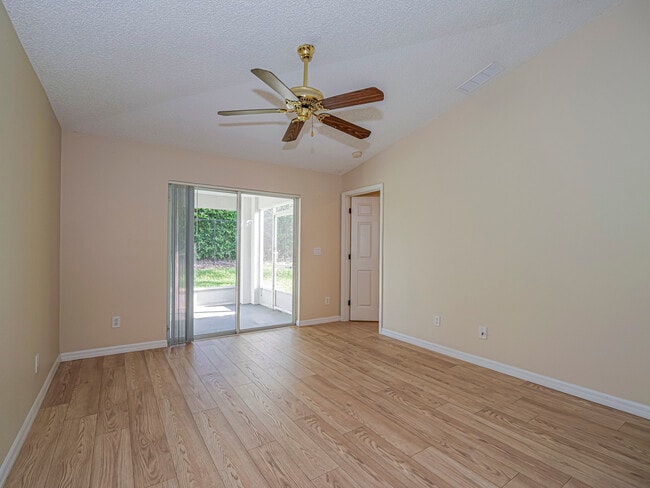 Photo - 953 N 13th Square