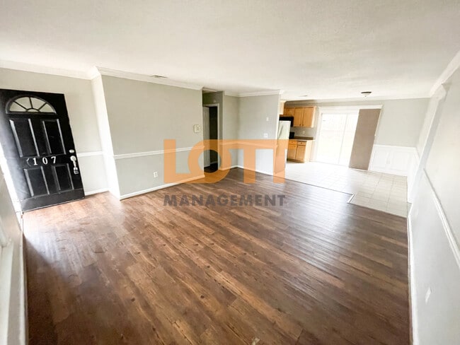 Photo - 107 Osmond Dr