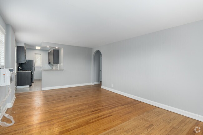 2BR, 1BA - 768SF - Living Room - Montgomery Court