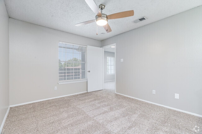 2BR, 2BA - 997SF - Primary Bedroom