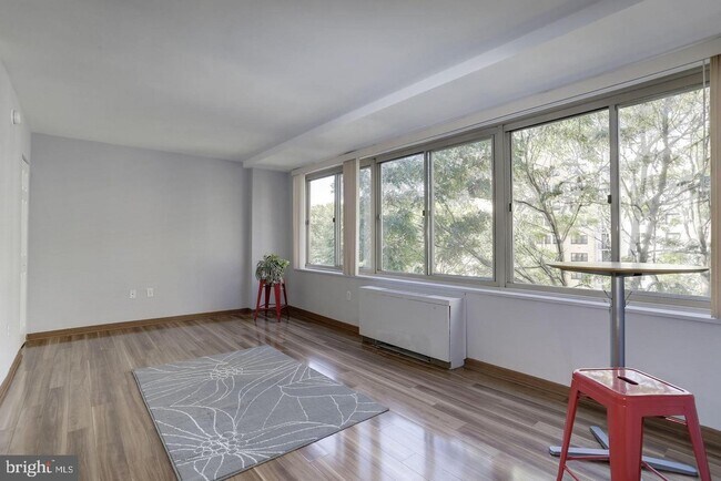 espacio habitable sin muebles - 922 24th St NW Unidad 502