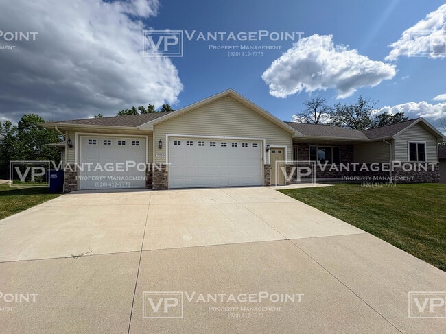 Building Photo - 2250 Daly Dr