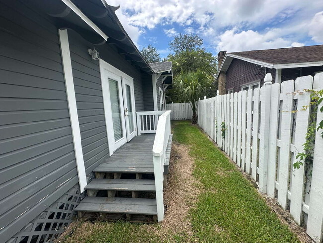 Photo - Beutifully Updated 2 Bedroom Home in Dixieland Community in South Lakeland