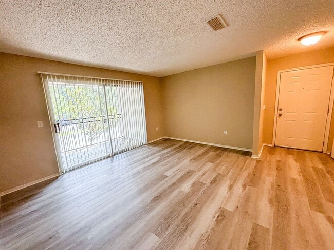 Photo - Windsor Park #523 - Pet Friendly!