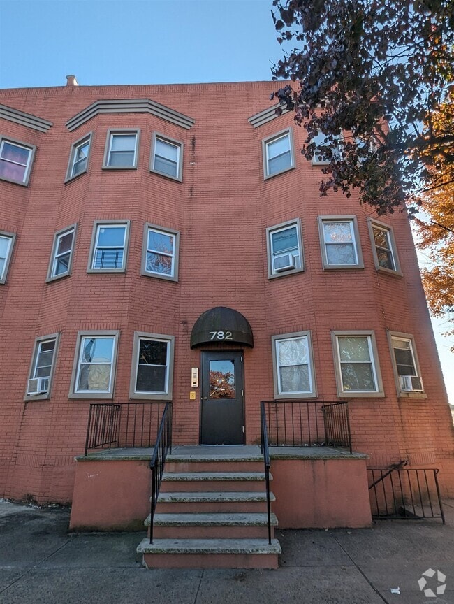 Building Photo - 782 Ocean Ave Unit 1RR Rental