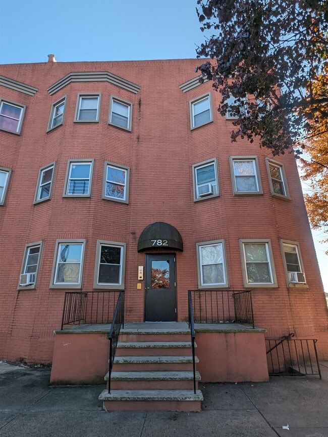 Building Photo - 782 Ocean Ave Unit 1RR Rental