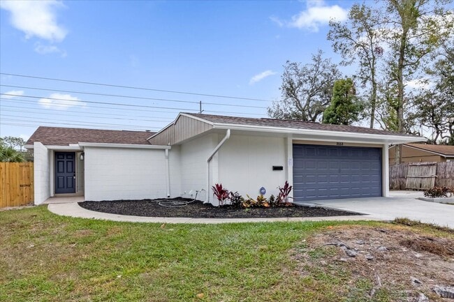 Building Photo - FOR RENT!! SIMPLY STUNNING 4 BED 2 BATH PO... Rental
