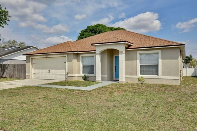Photo - Beautiful 3/2 Spacious Home with a covered...