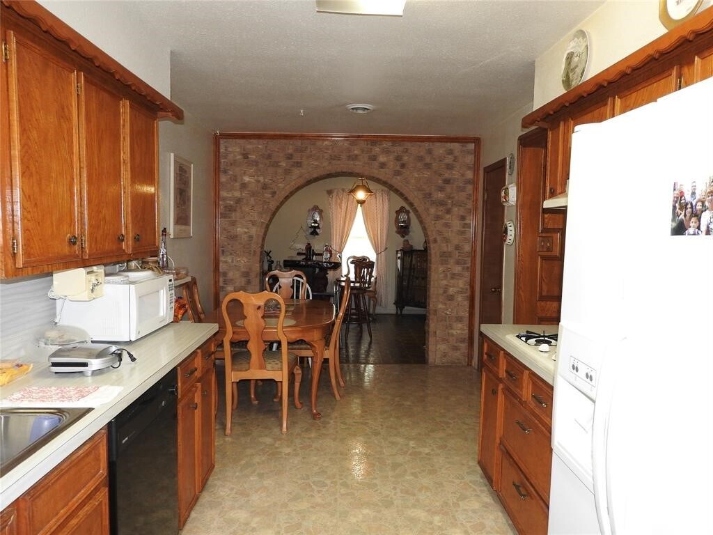 Photo - 21547 Binford Rd