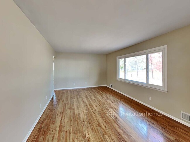 Photo - 6751 1st St N
