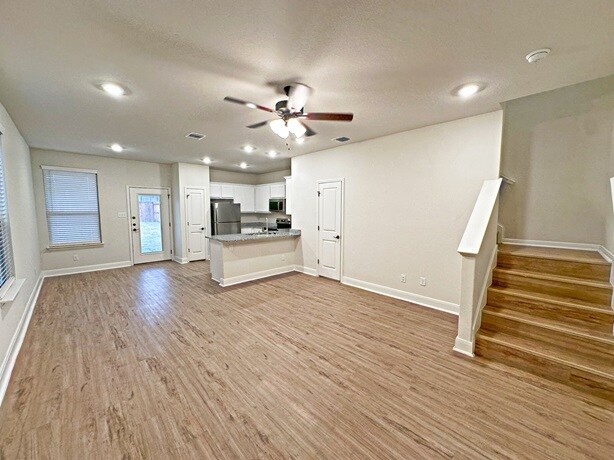 Photo - 13823 Enzo Gate