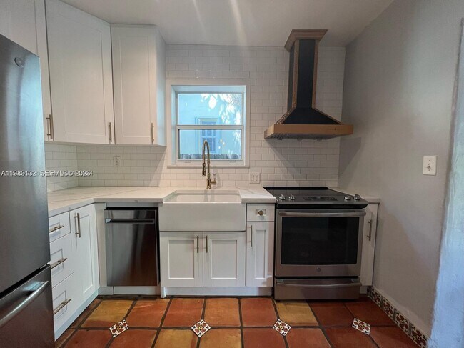 Photo - 551 NE 69th St