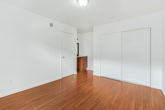Photo - 248 Greendale Way Unit 03