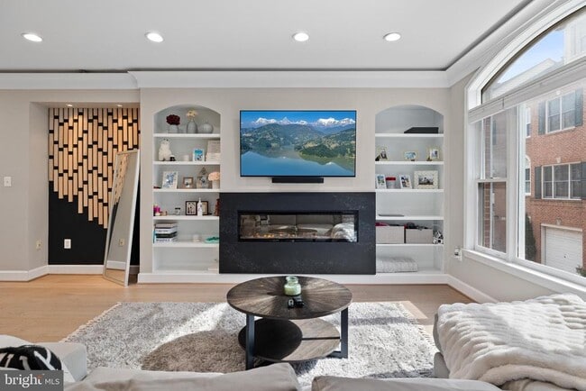 Photo - 1170 N Vernon St