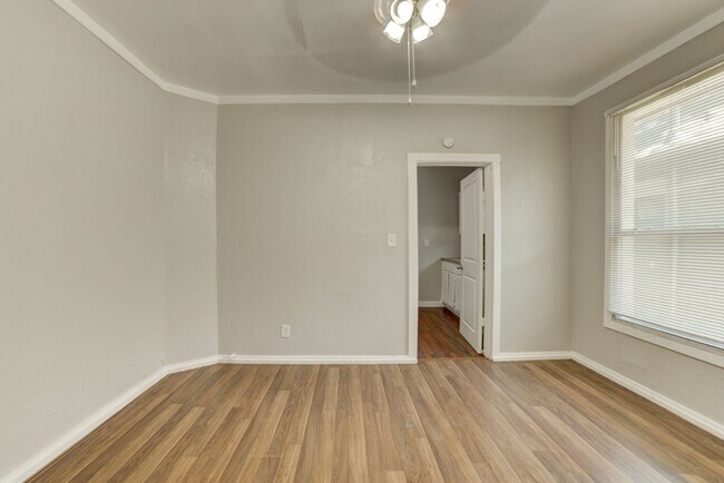 Photo - N Rosedale Ave Duplex Unit 219 B