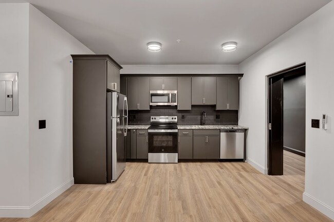 Building Photo - 36 Pawling Ave Unit 103