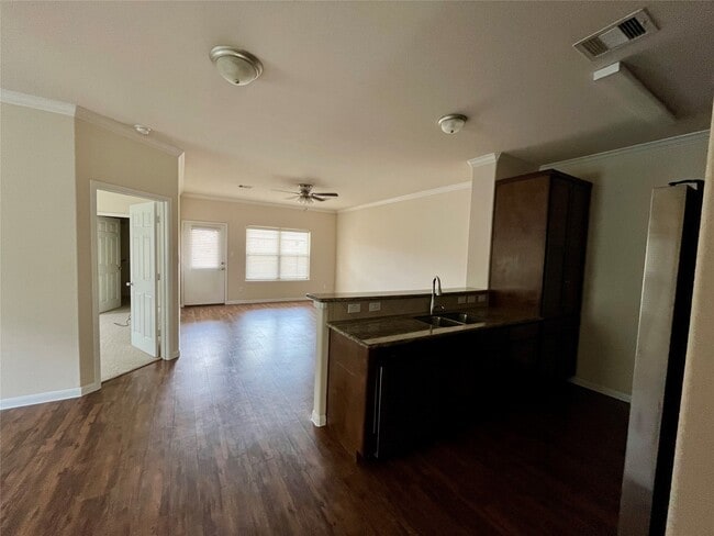 Photo - 605 Rosewood St