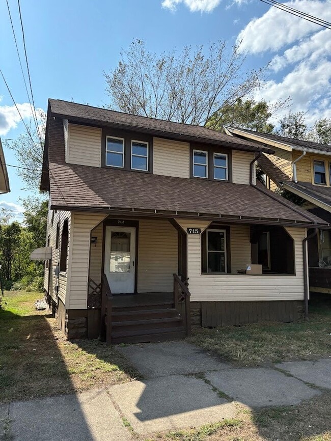 Building Photo - Three bedroom one bathroom home for rent