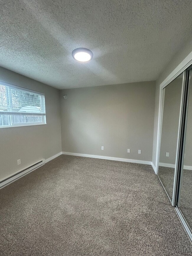 Photo - (473) Walnut Duplex - 2 Bedroom / 1 Bathroom - Updated Unit 497 (R)