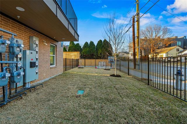 2101 N Prairie Ave