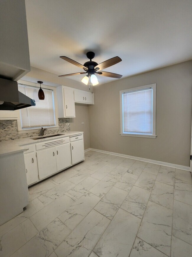 Photo - 10104 S Prairie Ave