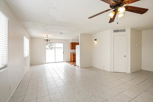 Photo - 901 Calico Hills Ct