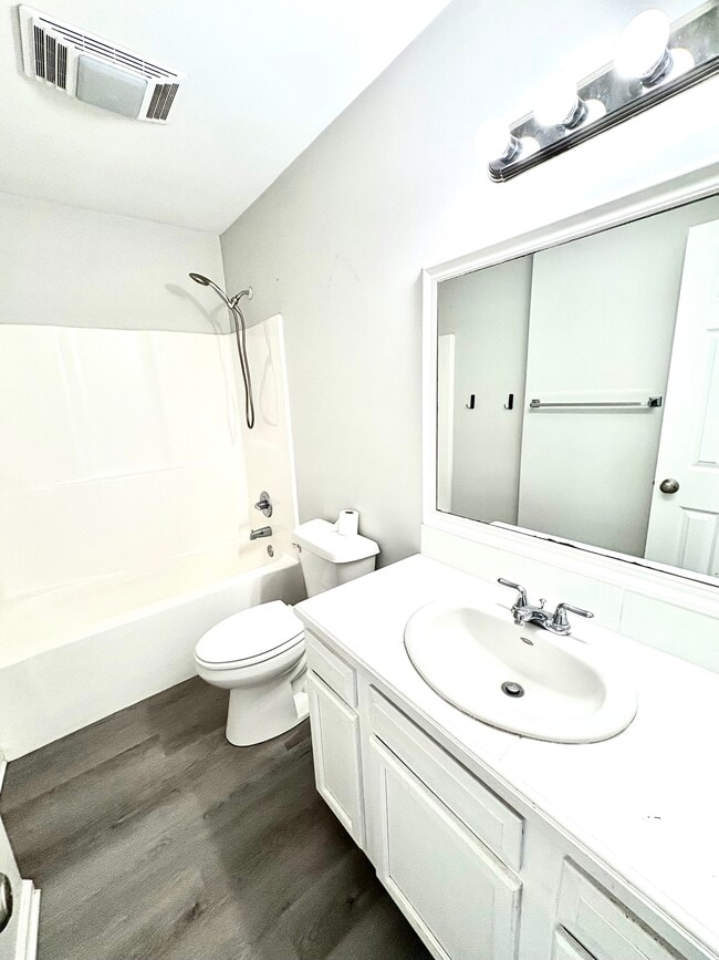 Photo - 1504 Southport Blvd