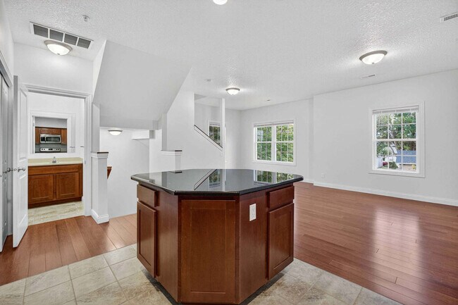 Photo - 320 E 29th St