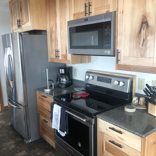 Brand new cabinets and stainless steel appliances - 100 Monroe Ave