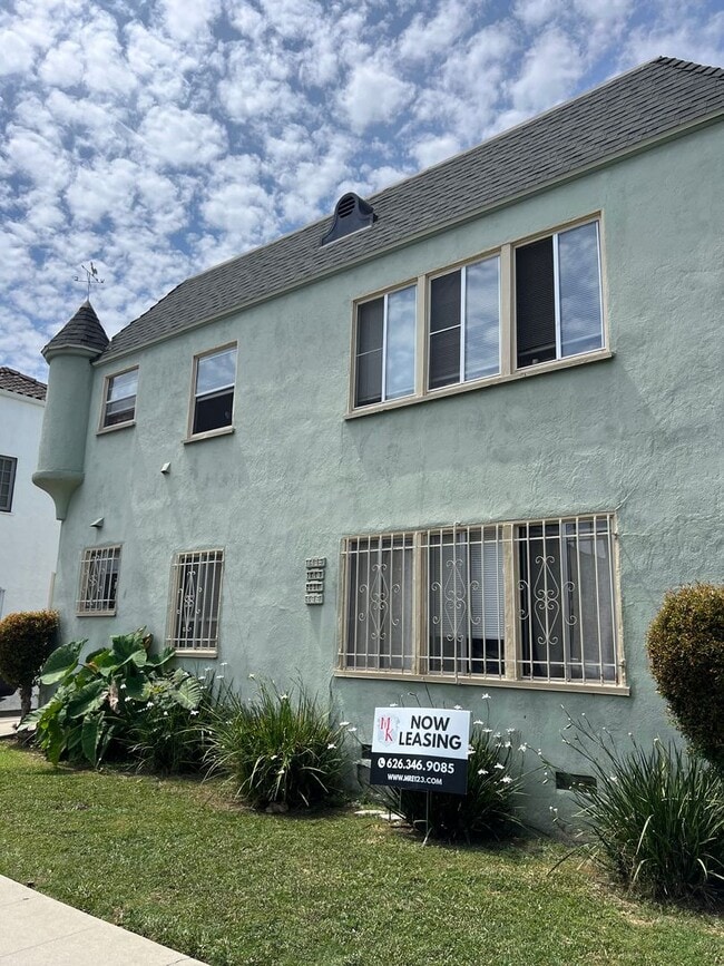 Building Photo - Quaint 3 bedroom Apt Home on 439-443 N. Spaulding Ave. Unit 441 N Spaulding Ave