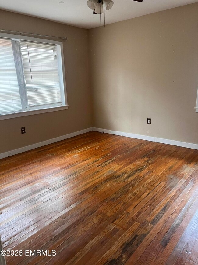 Photo - 107 Oak Ridge Dr