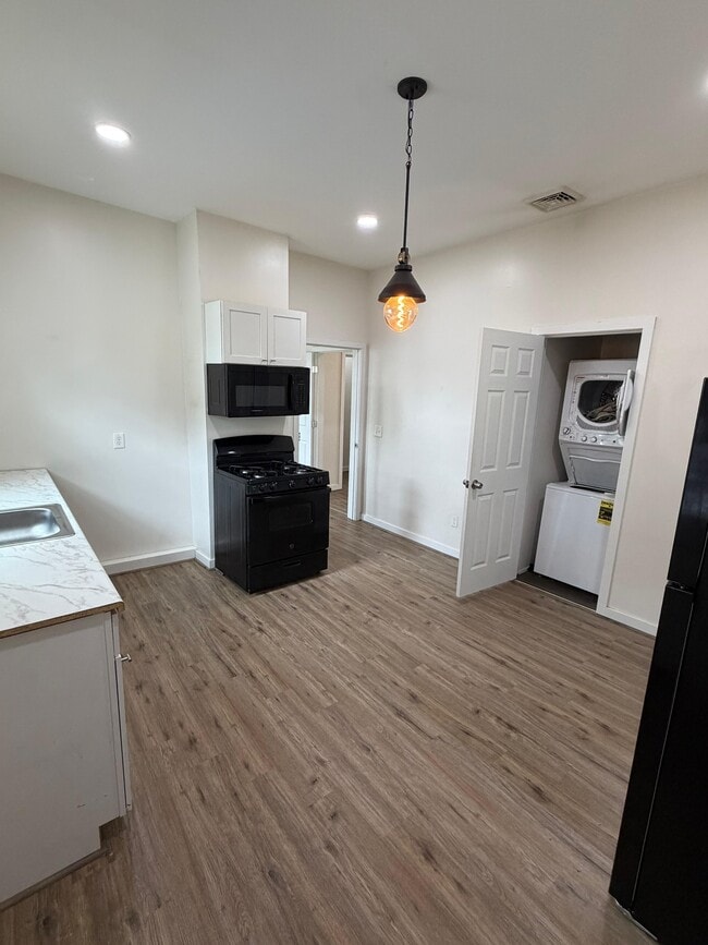 Photo - 1208 Broadway Unit 2
