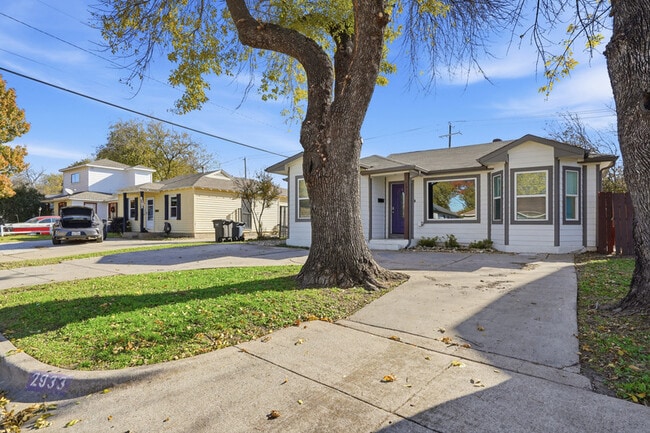 Building Photo - 2933 S Hills Ave