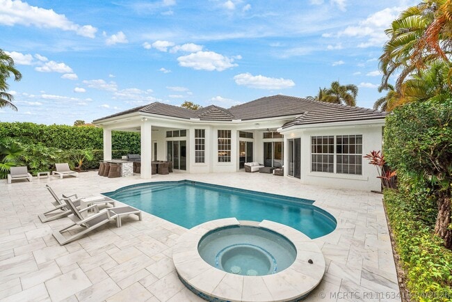 Photo - 132 Pembroke Dr