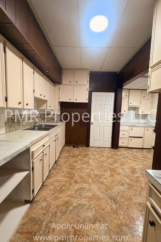 Photo - 3 Bedrooms / 1 Bathroom House