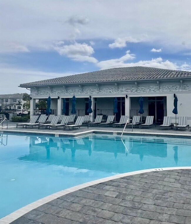 Photo - 2605 SE 11th Ct