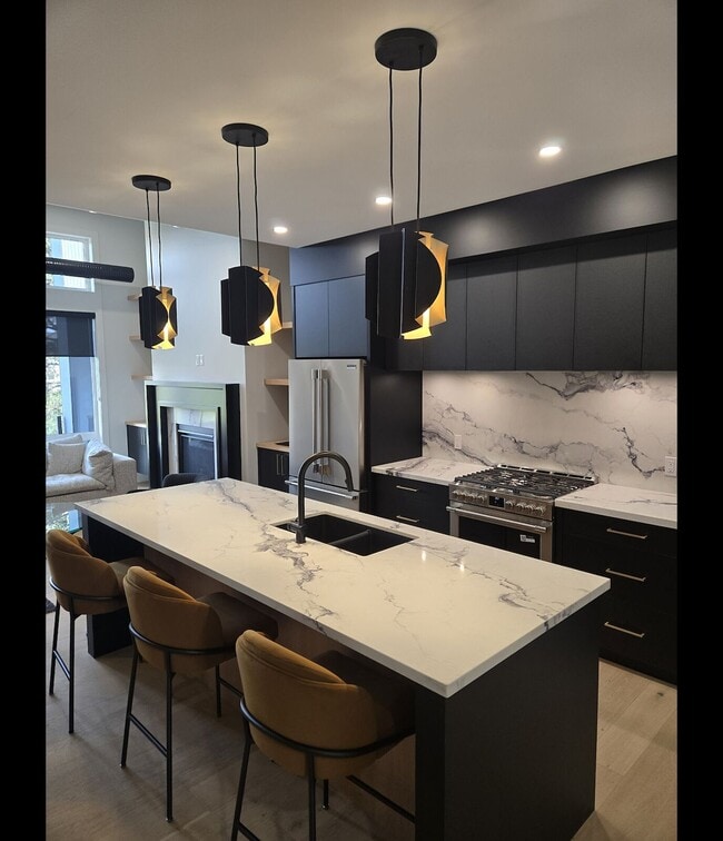 Photo - 1924-126A 26a St SW