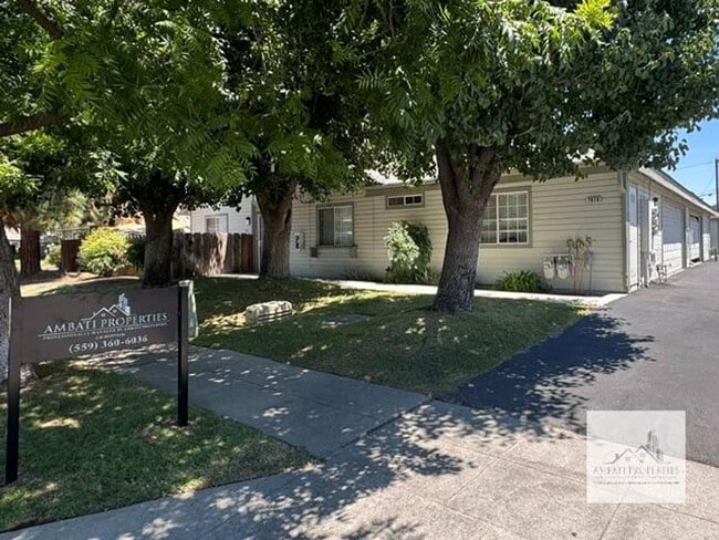 Building Photo - 7016 N Thorne Ave Unit 104