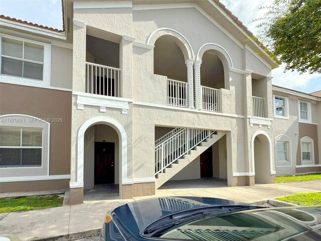 Building Photo - 1543 SE 25th St Unit 204