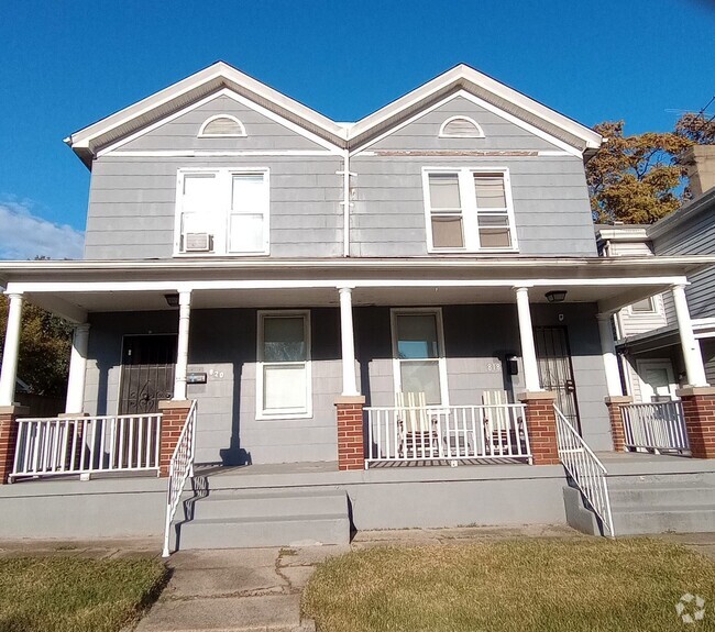 Building Photo - Freshly painted with new appliances and ma... Unit 820 Ross Rental