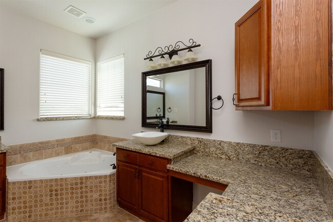 Photo - 5743 Kiam St