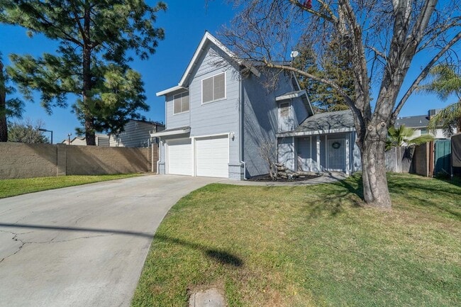 Building Photo - 3 bedroom minutes from shopping & freeway access!