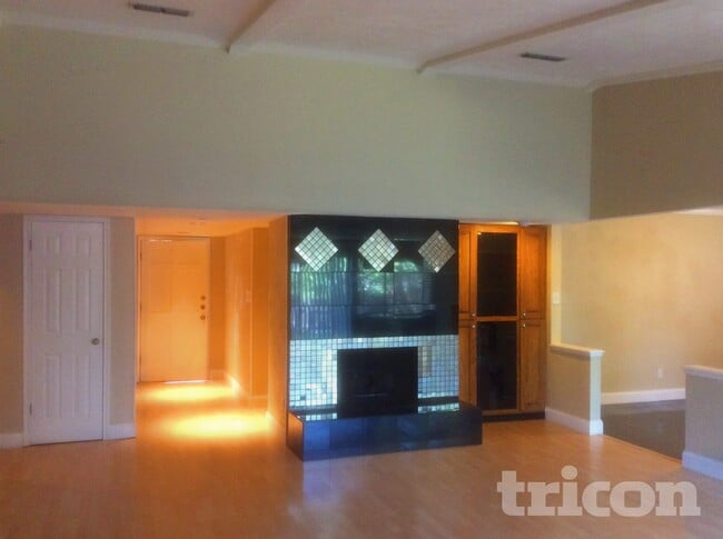 Photo - 6905 Forestview Dr