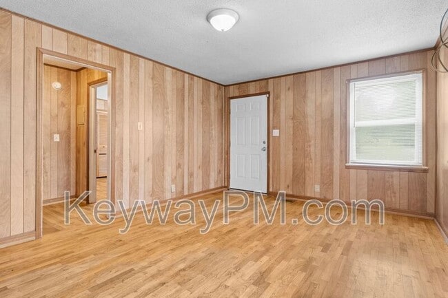 Photo - 3137 Lake Forest Dr