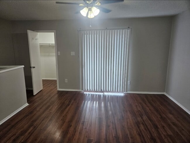 Photo - 3835 Tanglewilde St Unit 3835